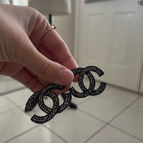 Beautiful Bling Earrings - Picture 2 of 3